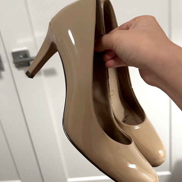Pretty Nude heels  - Classic and classy - Picture 2 of 3